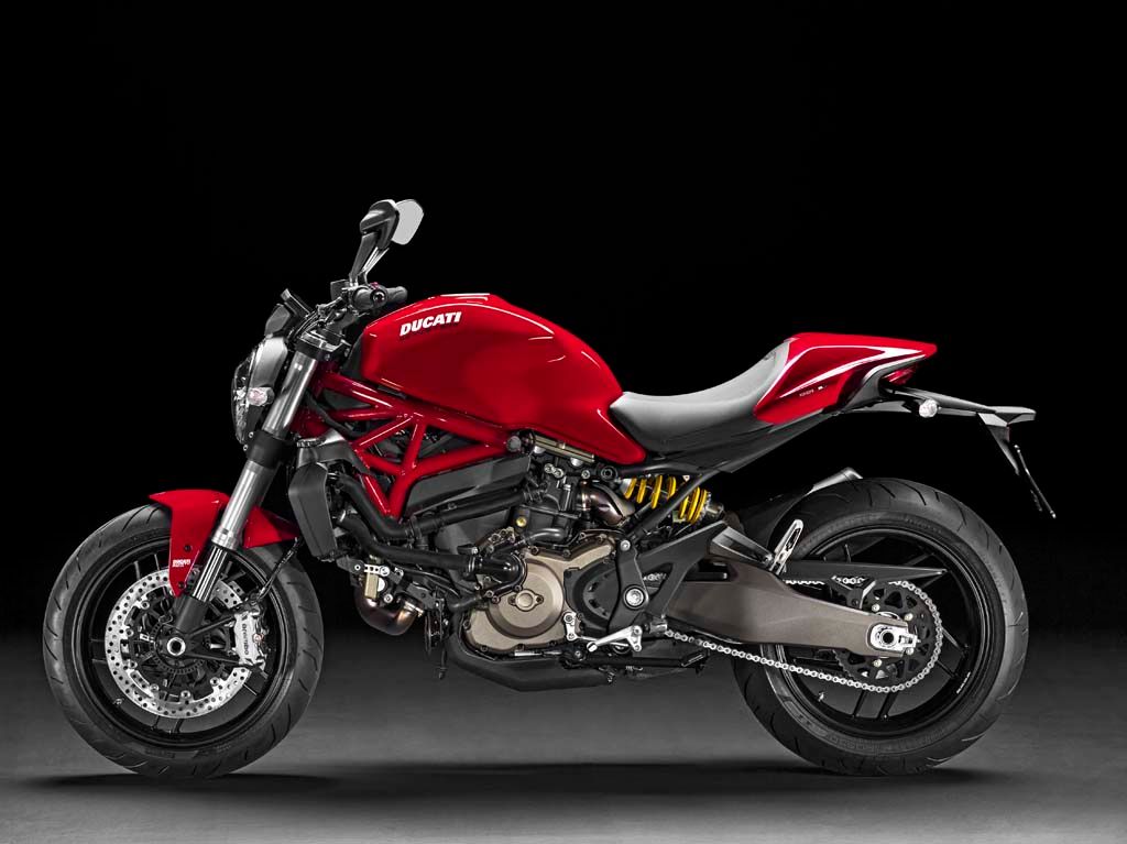 052814-2015-ducati-monster-821-07.jpg