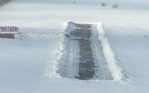 airfield-winter_zpshqjsanhs.jpg