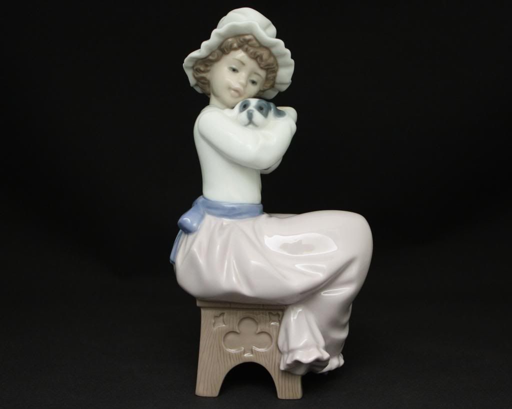 Nao / Lladro Figurine Young Girl sitting on stool with Puppy Dog "A BIG