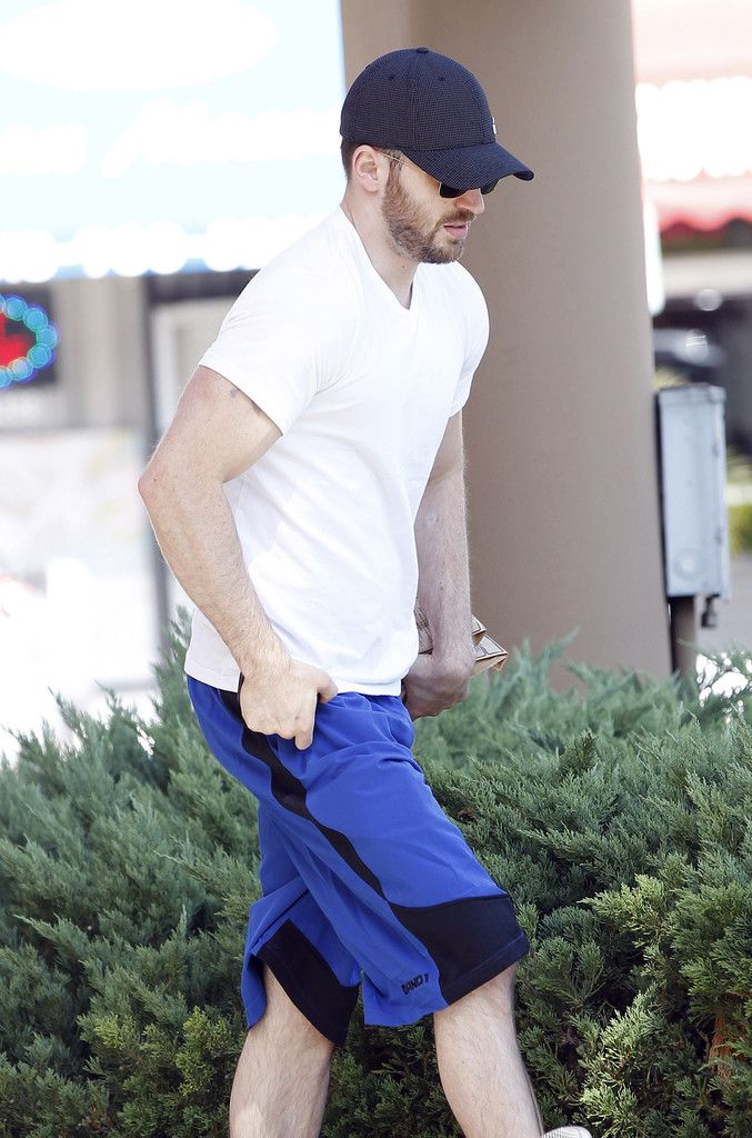 Chris Evans out in Studio City 10/4/2012 Lipstick Alley
