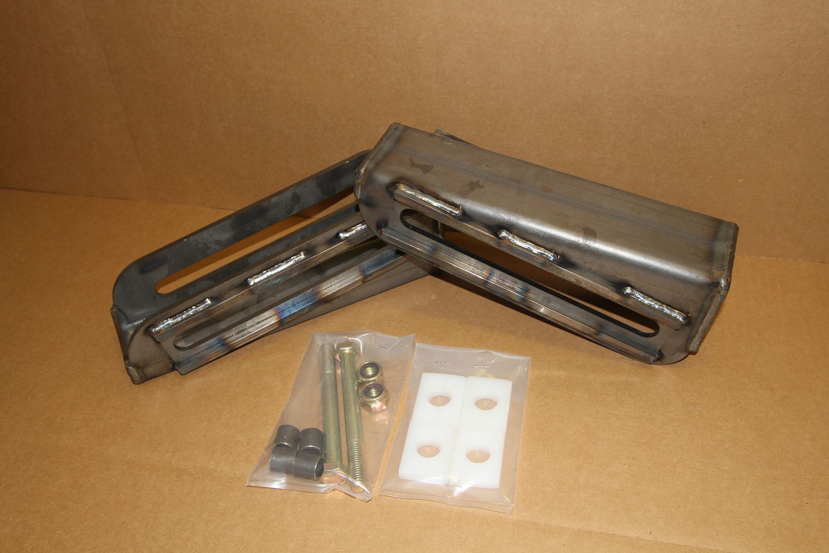 Leaf spring shackle slider Pirate 4x4